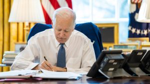 Biden anunciará más sanciones a Rusia junto a otros líderes mundiales