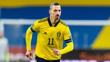 Por lesión, Zlatan apenas pudo jugar unos minutos contra Polonia y su selección se quedó afuera.