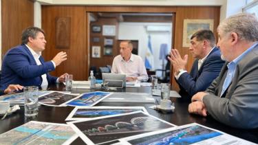 Gestiones en Vialidad Nacional con el administrador general, Gustavo Arrieta por los 85 años del puente carretero.
(Foto de Twitter)