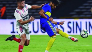 Boca, obligado, vuelve a su estadio ante Huracán: formaciones, hora y tevé