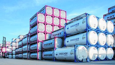 La propuesta apunta a licuefaccionar el gas en los yacimientos y transportarlo en camiones.