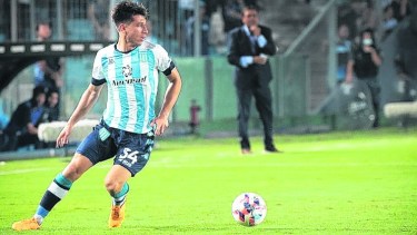 Desde que llegó a la Academia, el roquense se adueñó de la banda derecha y fue fundamental en el clásico ante el Rojo.
