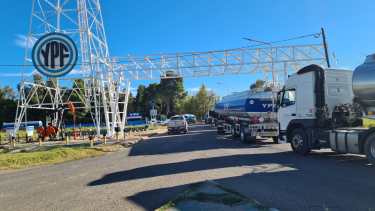 Eran siete los vigiladores que cortaron el paso en la refinería de YPF.
