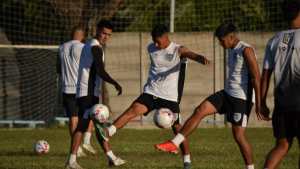 Hora, TV y formaciones de Cipolletti &#8211; Vélez: una cita con la historia