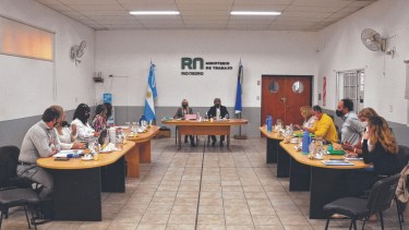 Este jueves, el Gobierno de Río Negro y los gremios estatales vuelven a negociar. Foto Archivo: Marcelo Ochoa.