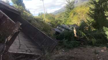 Se presume que el camión perdió el control por un desperfecto mecánico y cruzó de carril en la ruta 40. provocó una tragedia con tres víctimas fatales. Gentileza