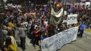 24 de Marzo: una multitud concurrió al centro de Neuquén para abrazar a las madres