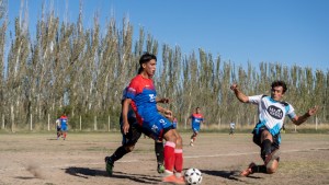 Los candidatos golearon en el arranque del Apertura de la Liga Confluencia