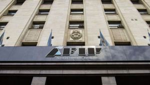 Cómo se financiará el bono para trabajadores informales que anunció Massa hoy