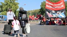 Imagen de Organizaciones sociales levantaron los cortes de puentes de Neuquén-Cipolletti