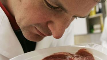 Las formas en que se manifiesta y progresa la parosmia difieren entre personas. Algunos sienten como iguales olores que, en realidad, son muy distintos.