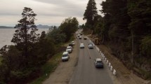 Imagen de Circulan 2 millones de autos en verano en Bariloche, según un estudio