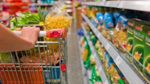 Canasta básica: una familia necesitó $163.539 en enero para no ser pobre
