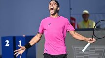 Imagen de Cerúndolo pasó a semifinales en Miami casi sin transpirar por el retiro de Sinner