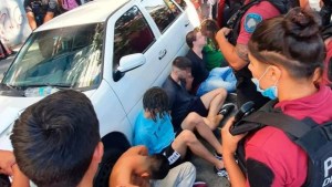 «Vimos cómo abusaban de la chica; eran animales», dijo la comerciante que ayudó a la víctima