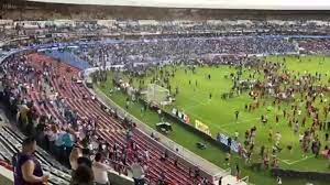 México: batalla campal en un partido del fútbol entre Querétaro y Atlas
