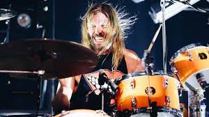 Foo Figherts cancela su gira por la muerte del baterista y pide tiempo «para sanar»