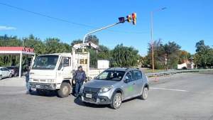 Instalan nuevo relojes decrementadores en cruces semaforizados de Regina