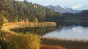 Tras las críticas, mudan el Festival de Botes Dragón al lago Gutiérrez en Bariloche