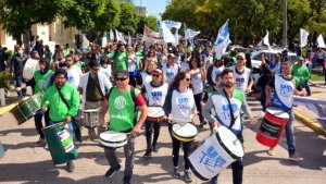 Río Negro: Gobierno y gremios ensayan salidas salariales al conflicto