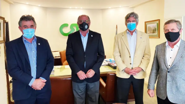 El gobierno subió dos puntos las alícuotas de los derechos de exportación de harina y aceite de soja y generó rechazo en el sector. 