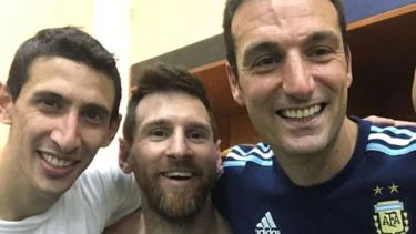 Scaloni, Messi y Di María llegaron a Londres junto con la selección argentina para enfrentar a Italia. Gentileza.