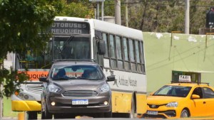 Más de 4.000 firmas para frenar un nuevo aumento del boleto del colectivo en Neuquén