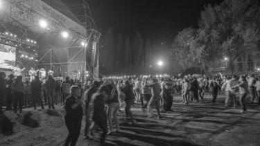 Se armó el baile en Andacollo en el norte neuquino, un paraíso de la Patagonia donde se respira tradición y amor por el trabajo en el campo. Y se celebra así. Fotos: Ricardo Kleine Samson. 