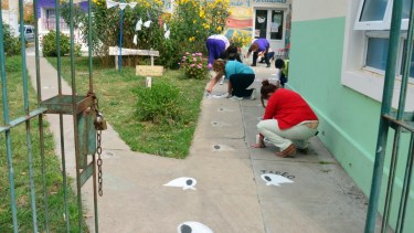 La pintada se realizó en el ingreso al Galpón Amarillo. Fotos: Marcelo Ochoa.