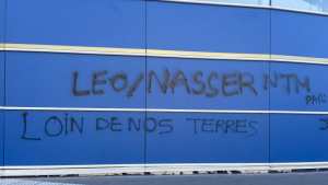 El PSG no tiene paz: aparecieron pintadas intimidantes en el Parque de los Príncipes y varios edificios más