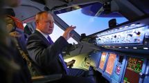 Imagen de Putin le dijo a Macron que logrará sus objetivos en Ucrania «por la negociación o por la guerra»