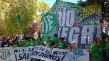 Imagen de Más de 2.500 estatales se movilizaron en Roca, en el primer día de paro