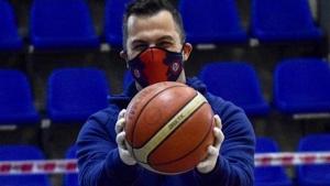 «A 10 meses del título sigo esperando cobrar», denunció Santander y Tinelli lo cruzó en las redes