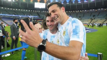 Lionel Scaloni y una gran relación con Lionel Messi. El entrenador encontró la mejor versión del capitán. 