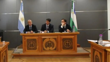 El tribunal integrado por los jueces Gregor Joos (izquierda) Marcos Burgos (centro) y Bernardo Campana homologó el acuerdo pleno y le impuso la pena a Vidal Bastidas. (foto de archivo)