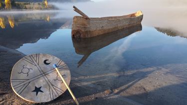 Cuentan que sus mayores se valían del lago para ir a Villa La Angostura, hasta períodos bastante recientes, en botes de madera.