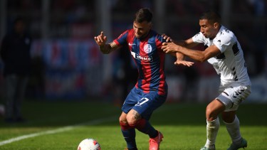 El Ciclón no pudo sostener la ventaja y terminó empatando con el Calamar 2-2. (Foto/Télam)