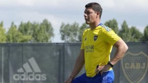 Battaglia se reunió con Riquelme y por ahora sigue como técnico de Boca