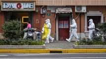 Imagen de Shanghai registra más de 23.000 casos diarios de Covid-19 entre intentos para reactivar la economía