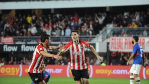 Estudiantes no para de ganar y quedó al borde de los cuartos de final de la Copa de la Liga