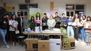 Entregaron equipamiento tecnológico a escuelas de Viedma