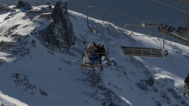 Hay 90 centímetros de nieve en la cumbre del cerro Catedral. Foto: gentileza