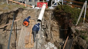 Después de varios meses, reparan el cráter del Centro Cívico de Bariloche