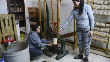 El proceso de elaboración demanda tiempo, sobre todo, por el secado del producto. (foto Alfredo Leiva)