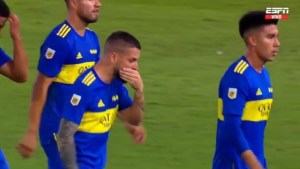 El enojo de Benedetto con sus compañeros: insultos en el entretiempo de Boca