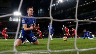 Azpilicueta es el defensor capitán del Chelsea que tuvo que pagar los traslados para jugar cuartos de Champions en España contra Real Madrid. 