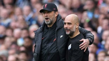 Klopp y Guardiola se saludan con una sonrisa después del partido Manchester City y Liverpool igualaron 2 a 2. 
