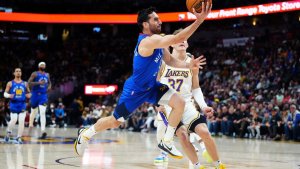 Campazzo volvió a jugar, fue expulsado y luego amenazado por twitter