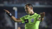 Imagen de Sancionaron al neuquino Herrera por el error que perjudicó a Banfield ante River