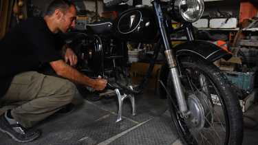 Cada proyecto le lleva Fabián mínimo seis meses. Foto Andrés Maripe